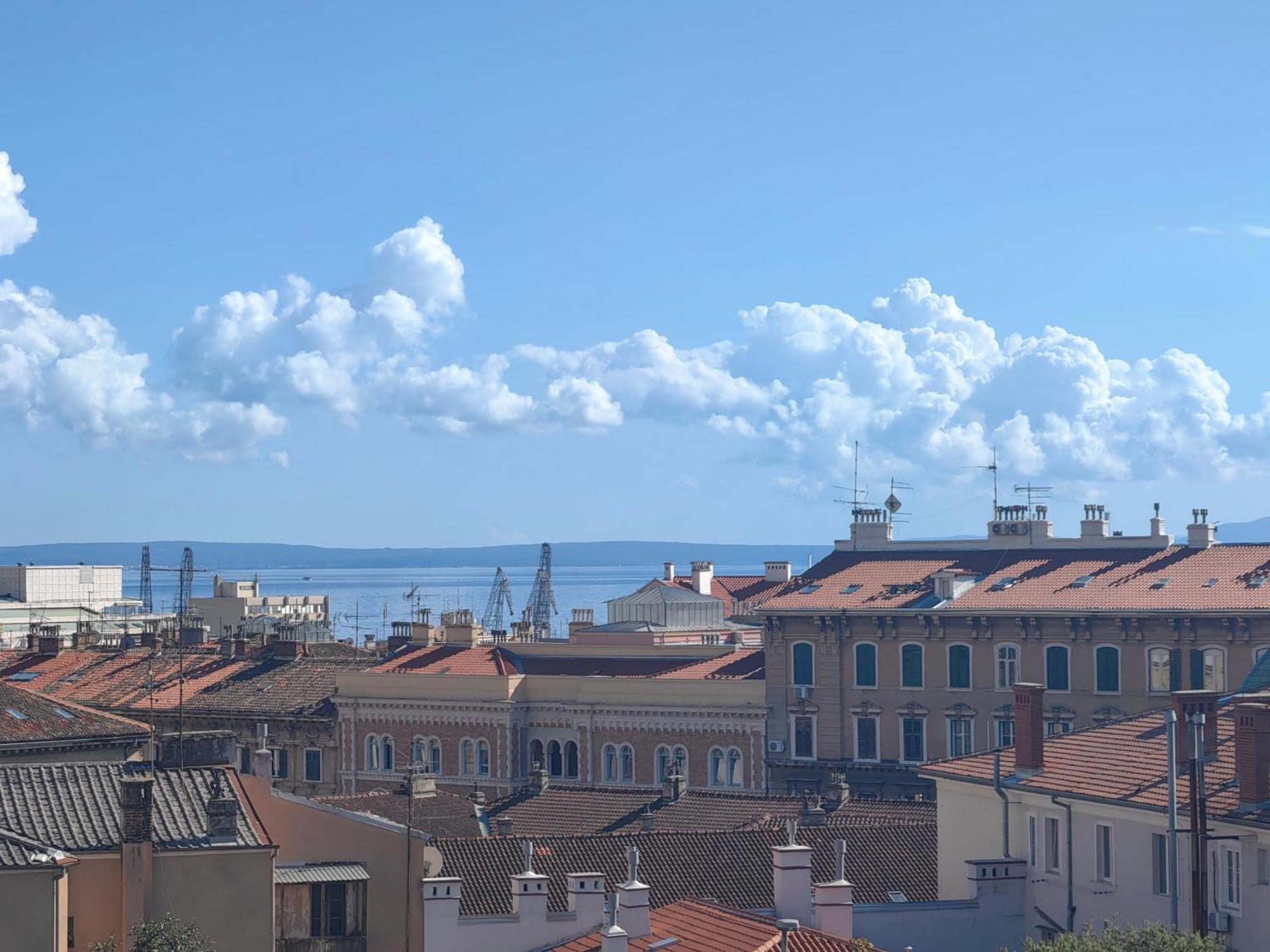 '2R' City Center Holidays And Workstays Rijeka Exterior photo